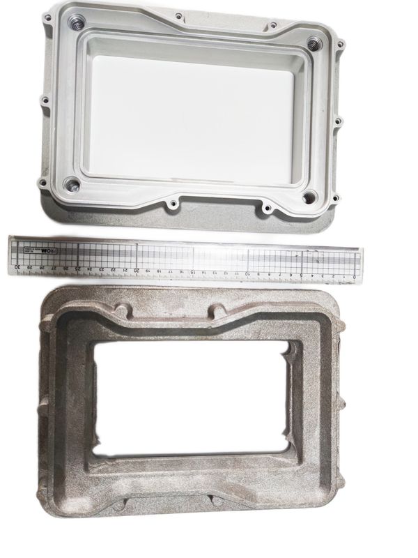 Le client a besoin d'une forge à chaud en aluminium, acier et métal de haute précision pour les pièces personnalisées