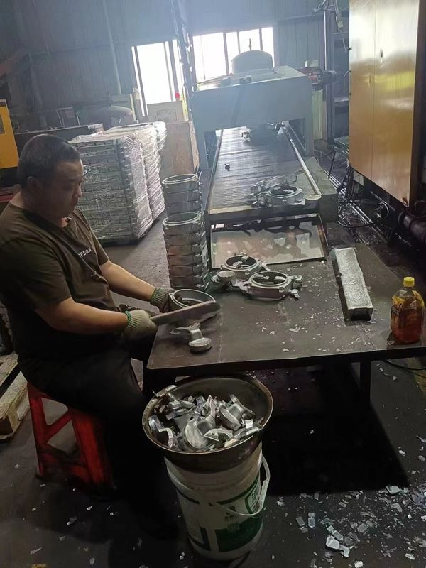 Parties et accessoires de boîtiers de moteur de moulage sous pression en aluminium poli pour une utilisation optimale
